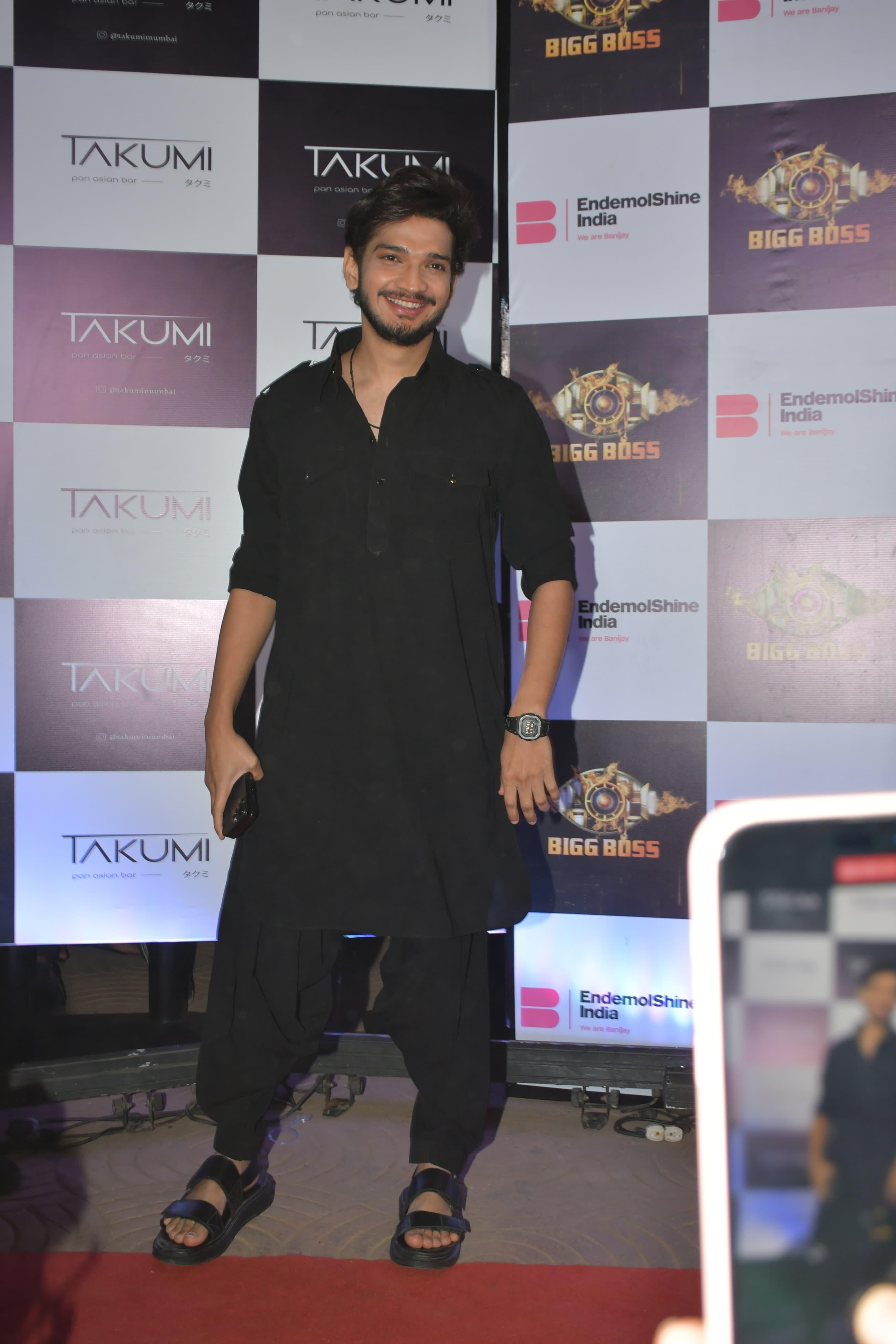 'Bigg Boss 17' winner Munawar Faruqui arrived in a chic black Pathani kurta-pajama, drawing a large crowd along the red carpet. Fans chanted 'Dongri Ka King' as he posed for the paparazzi